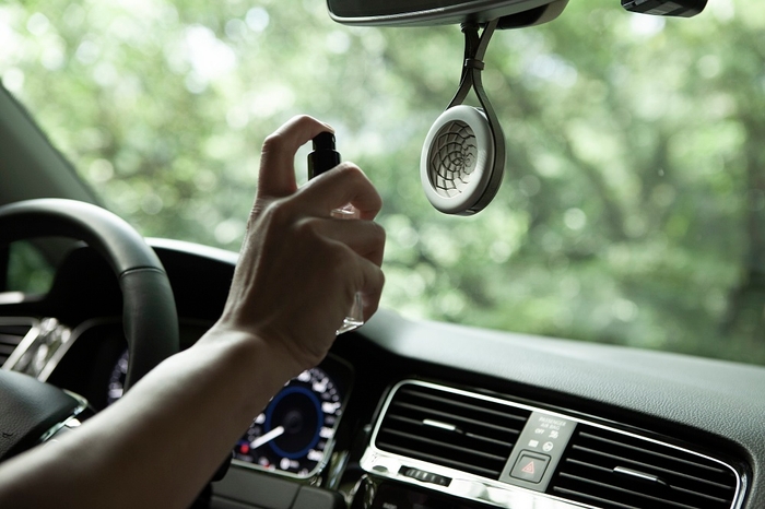 TO GO 自分の香水を吹きかけ