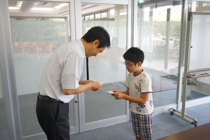 神原秀忠社長との名刺交換