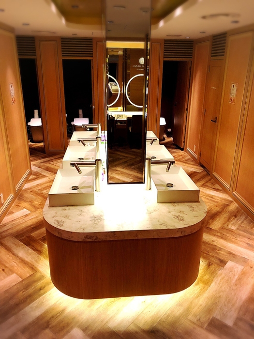 ORIENTAL LOUNGE 3