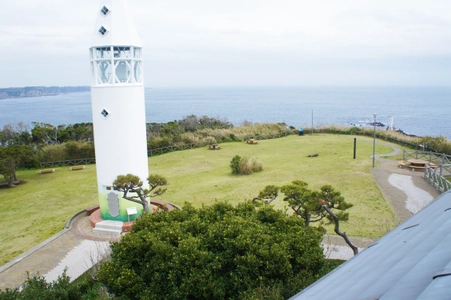 灯台と海の見えるピクニック広場でのんびり遊ぶ。公園下で磯遊びもできるよ。城ヶ島公園 | 子供とお出かけ「オデッソ」