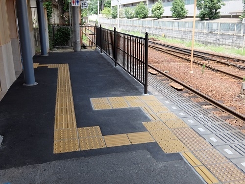 ホーム転落防止対策実施後の出町柳駅1