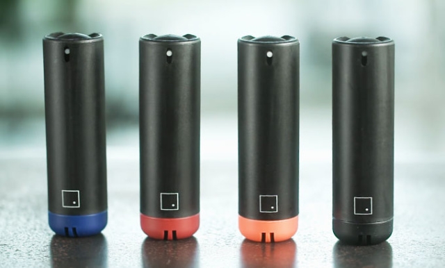 ブルー/レッド/オレンジ/ブラックの4色展開