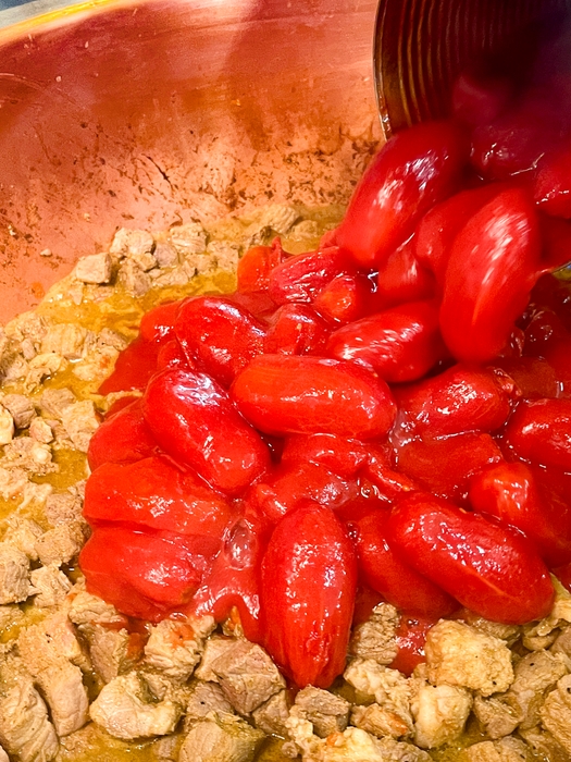 03_無添加のイタリアンホールトマト缶でトマトの酸味をプラス