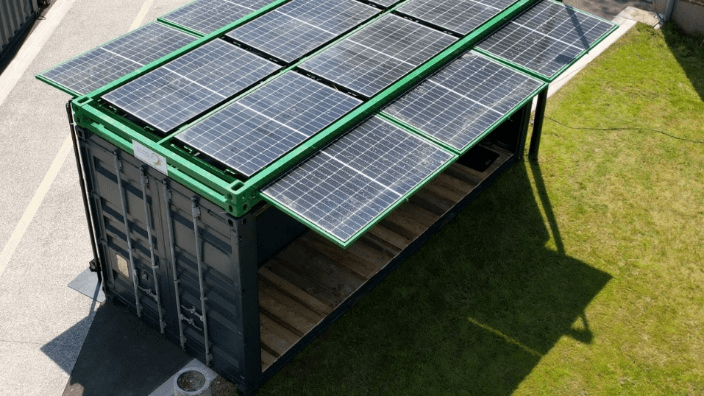図. コンテナ型太陽光発電所の製品画像