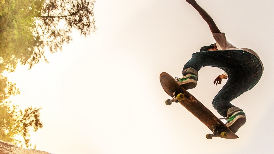 スケートボード:初心者から大人まで楽しめる多数のセクションをご用意