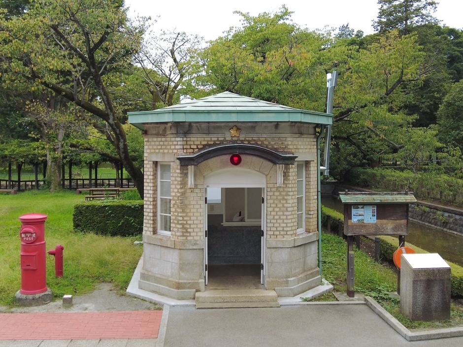 「万世橋交番」正面(南側)