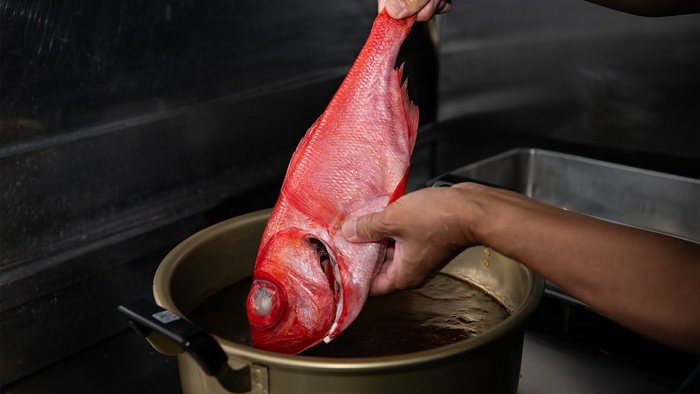 19年物の秘伝のタレで煮る金目鯛