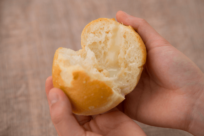 コンデンスミルクにぴったりな程良い塩味のバンズ