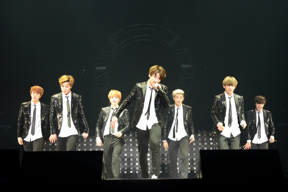 防弾少年団 1st JAPAN TOUR 2015「WAKE UP:OPEN YOUR EYES」©2015 BigHit Entertainment/PONY CANYON INC.