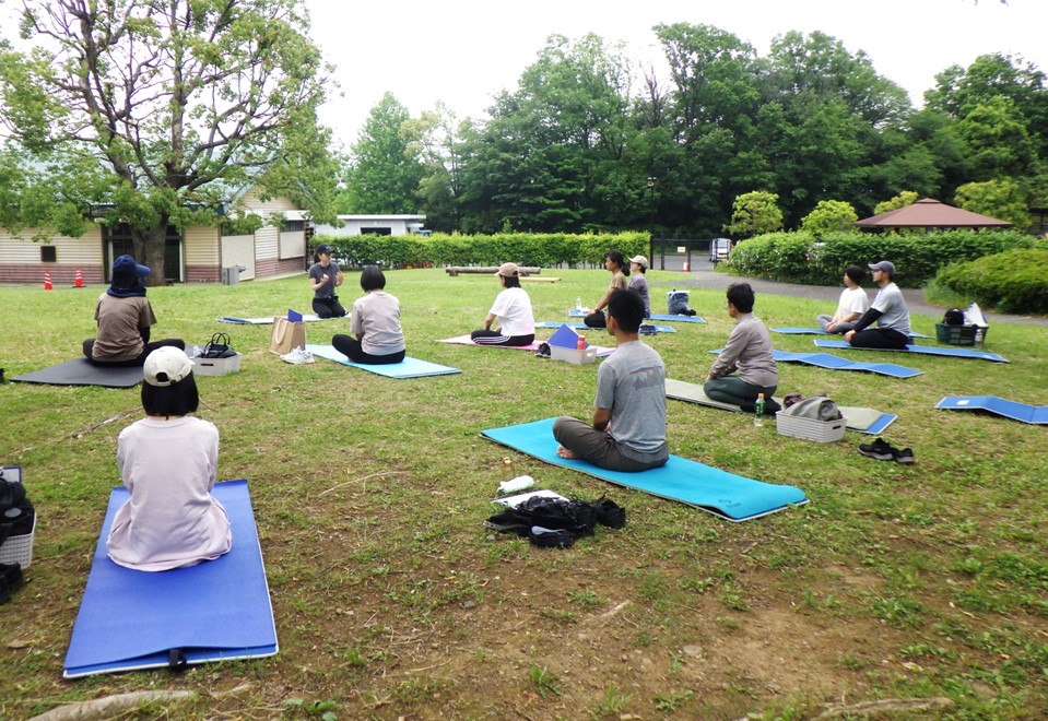 初夏の青空の下でリフレッシュ!小山内裏公園で「里山ヨガCafé」5月17日(土)開催!