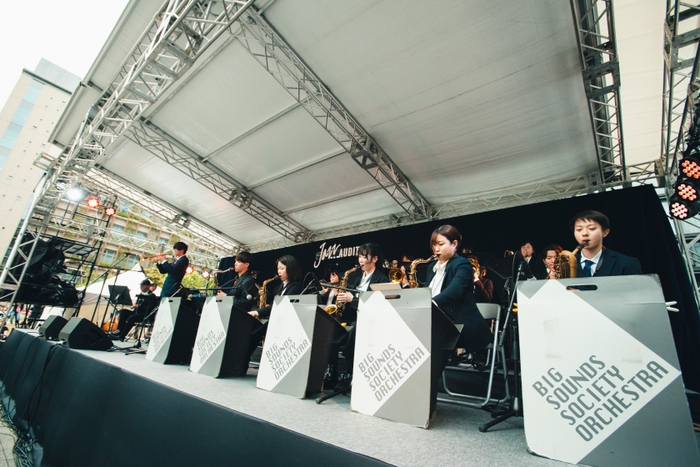 「明治大学BIG SOUNDS SOCIETY ORCHESTRA」Photo by Tsuneo Koga