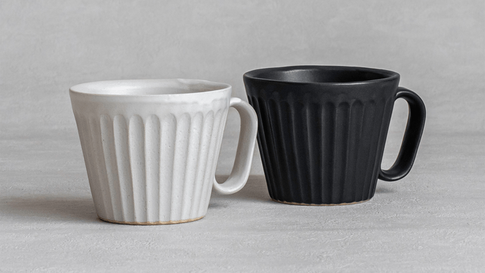 生涯を添い遂げるマグ 笠間焼 しのぎ ホワイトマット・ブラックマット(左:ホワイトマット/右:ブラックマット)