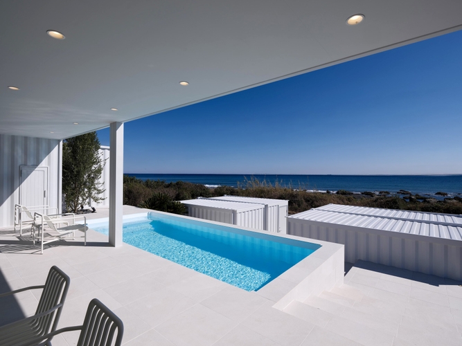 太平洋を一望できる全天候型テラス