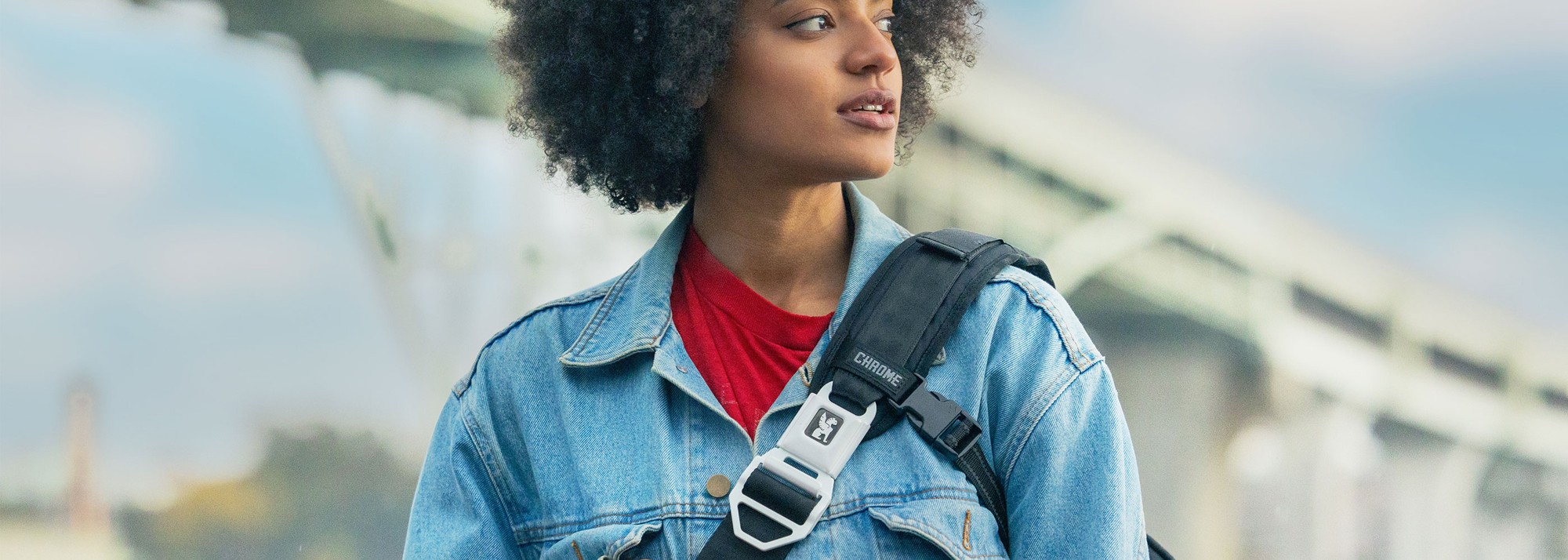 CHROME 30周年記念、パールの輝き放つ限定バックル＆キーチェーン発売