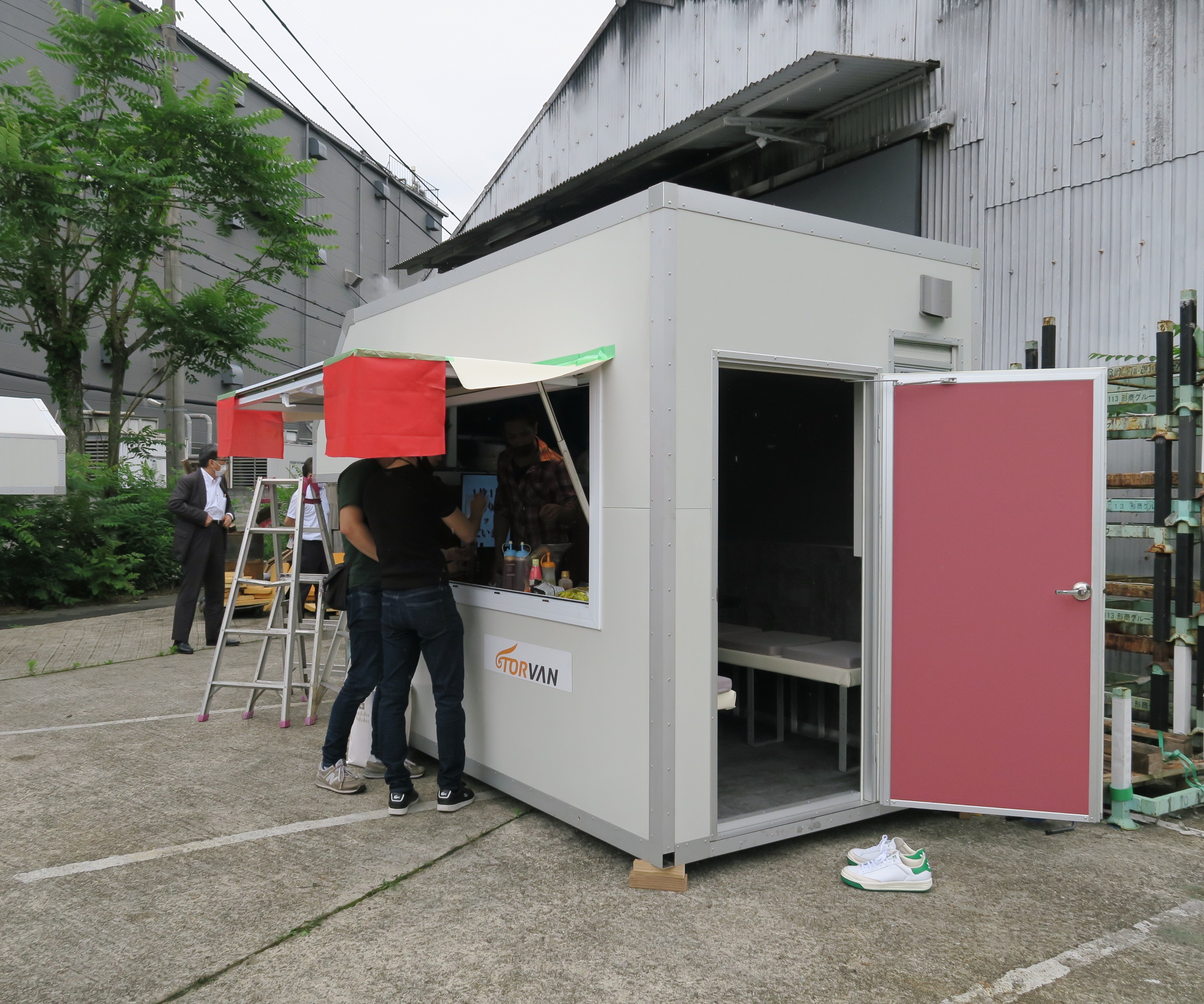 業界初！着脱式キッチンカーを設置する新しい移動店舗「ＴＯＲＢＯＸ（トルボックス）」で７月２０日焼肉店をオープン