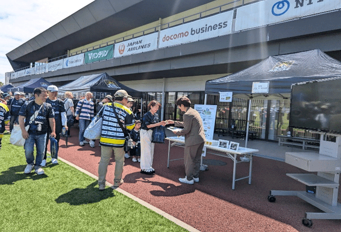 　【2025年6月1日に行われたファン感謝祭でのお米配布の様子】