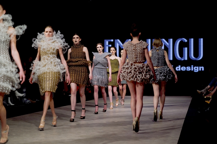 《2018年 バンクーバーファッションウィーク》EMIJINGU初の海外ファッションショー。