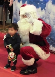 サンタクロースと記念撮影ができる！ クリスマスイベント「エビスタにサンタクロースがやってくる！」を実施。 