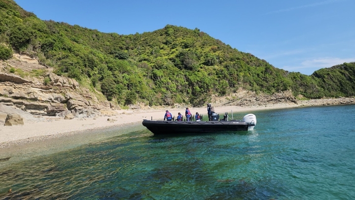 RIBでしか行けない秘密のビーチ