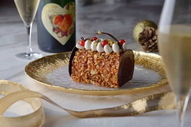 「Patisserie PAROLA」が、フォアグラをふんだんに使用した 大人のための濃厚なクリスマスケーキを発売