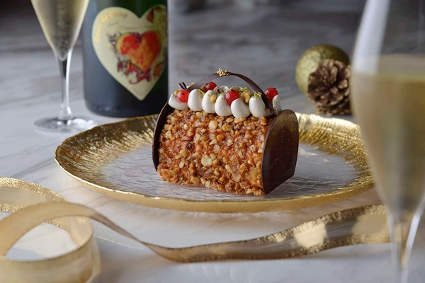 「Patisserie PAROLA」が、フォアグラをふんだんに使用した 大人のための濃厚なクリスマスケーキを発売