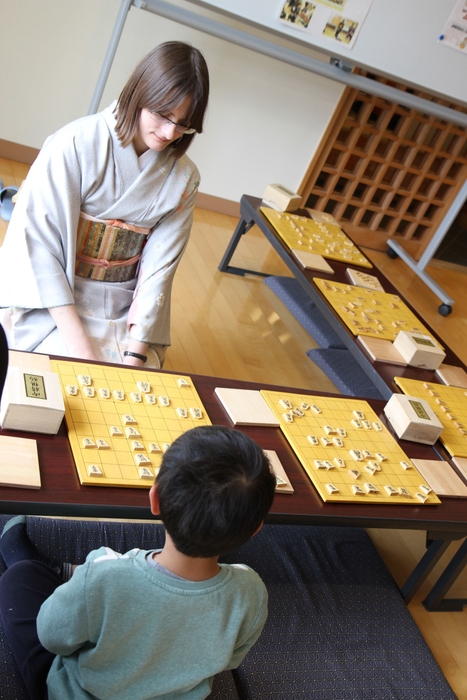 外国人初女流プロ棋士と対局！