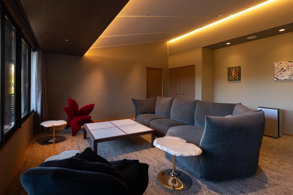 全室にEdraはじめハイブランドのソファ