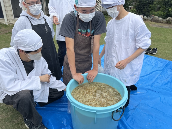 来年しぼる醤油の仕込み
