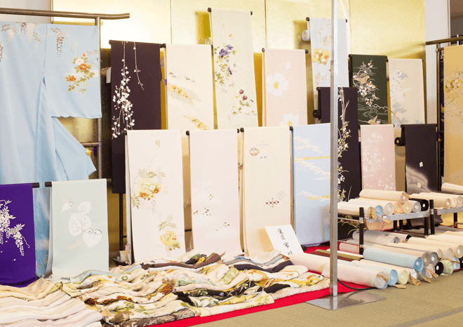 さまざまなお品がずらり一同に。