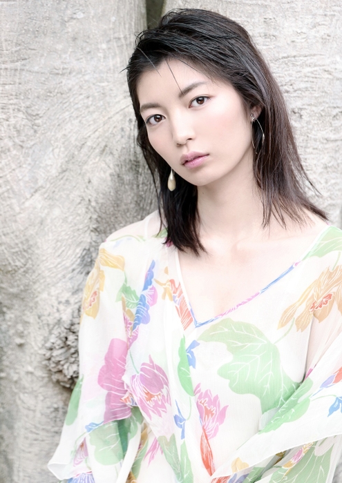 『デジタル原色美女図鑑 ミオ BIRTH』(撮影・安珠)本文より
