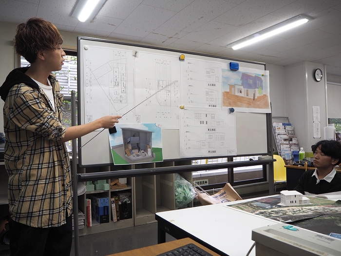 基本設計プレゼンの様子01