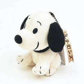 スヌーピーのヴィンテージマスコットはレトロ感がレア！1950年代のデザインに懐かしさを感じ、愛らしい表情に癒されます。