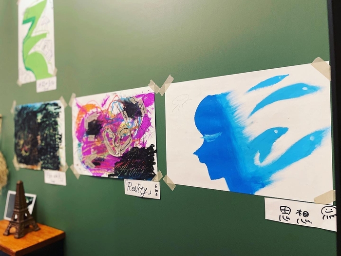 生徒の作品を掲示、展示会を企画