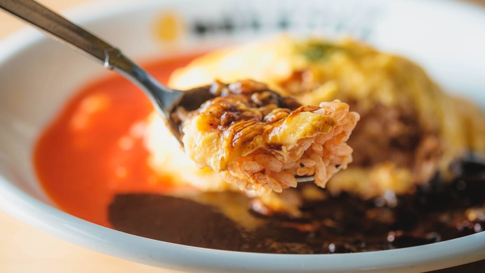 定番人気のトマト&ハヤシオムライス