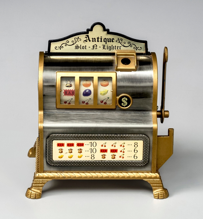 Photo.13 ライター付スロットマシーン 日本