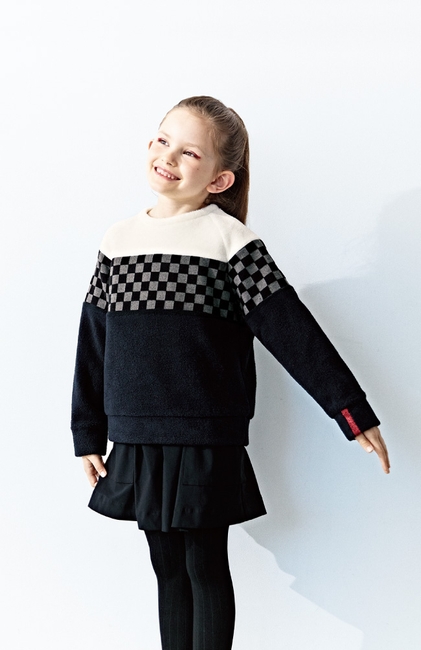 [コムサ・フィユ]　プルオーバー (120・130㎝）15,400円　（140cm）17,600円（全て税込）