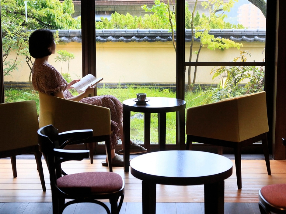 カフェ＆ライブラリー