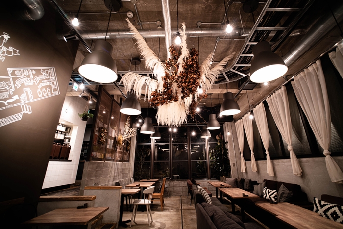 YR CAFE by恵比寿楽園テーブル 内観