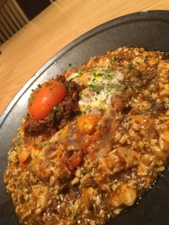 行列のできる親子丼に“鴨キーマの麻婆豆腐”を乗せる！ 大阪「鼓道」でレギュラーメニューとして復活！