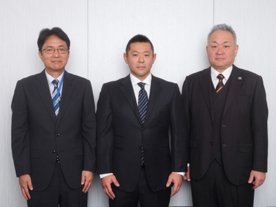 右からWinning Entertainment Group株式会社 代表取締役社長　小出 光宏、SMRI株式会社 代表取締役社長　廣木 啓、Winning Entertainment Group株式会社 専務取締役　横畠 雅之