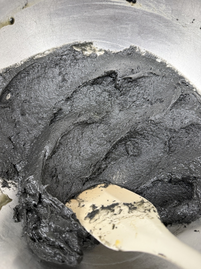 黒いシュー生地