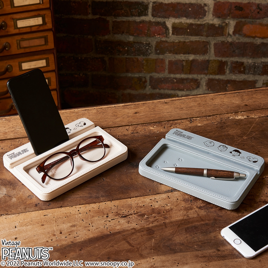 PEANUTS スヌーピー スマホスタンドトレー　4,950円(税込)