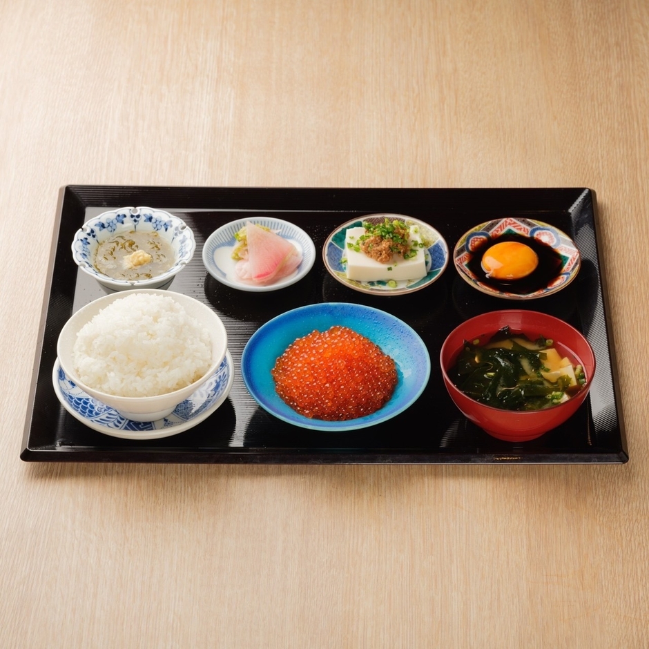 溢れ出る!いくら丼定食 2