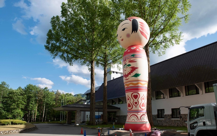 高さ12m!超巨大こけし「花子」