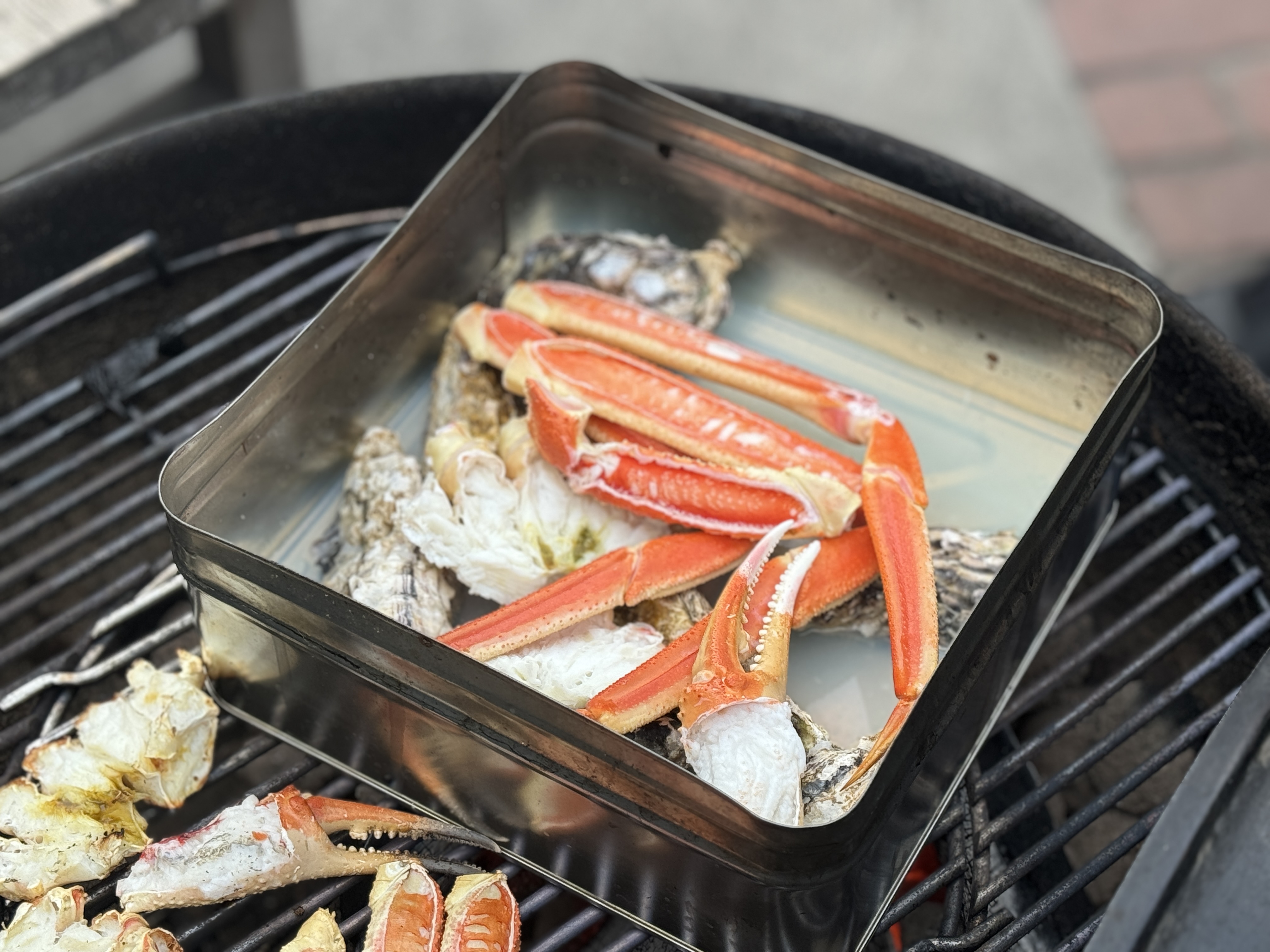 明石・大蔵海岸のBBQ場で、ズワイガニのガンガン焼きとサワラの藁焼きを楽しむ2日間限定イベント