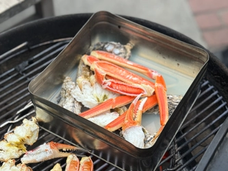 明石・大蔵海岸のBBQ場で、ズワイガニのガンガン焼きとサワラの藁焼きを楽しむ2日間限定イベント