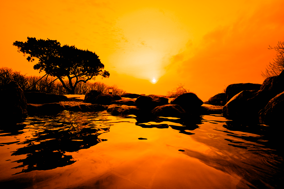 とろっとした美肌の湯を夕陽を見ながらおたのしみください。