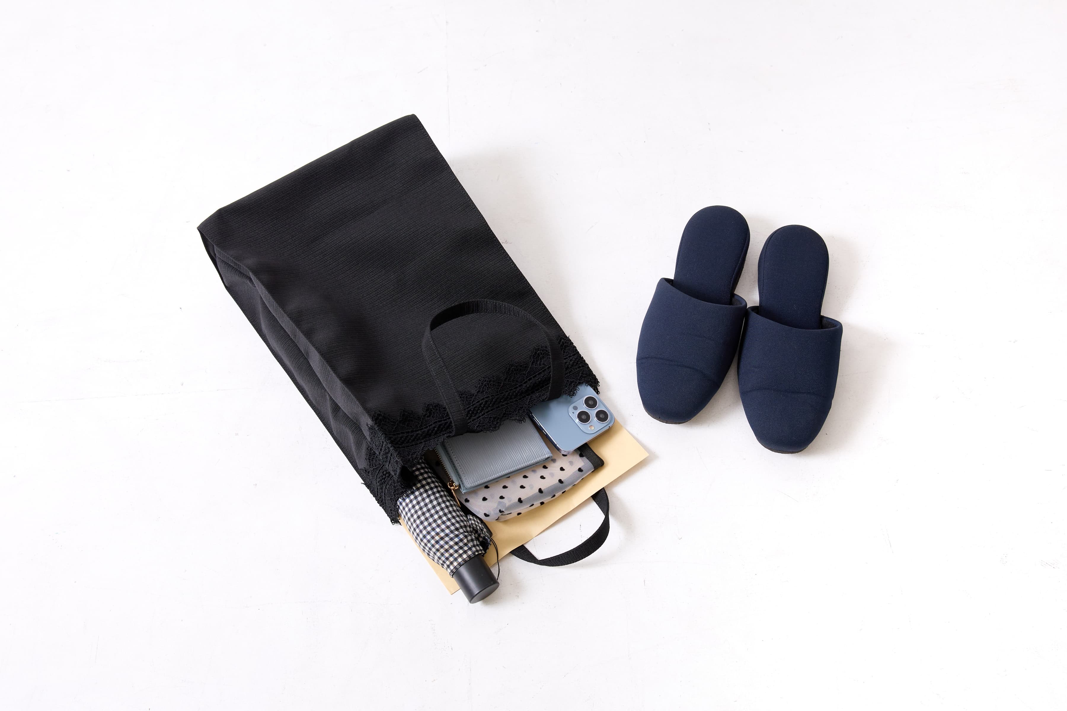 式典や学校行事に必要なアイテムを、上品に持ち運べるサイズ感