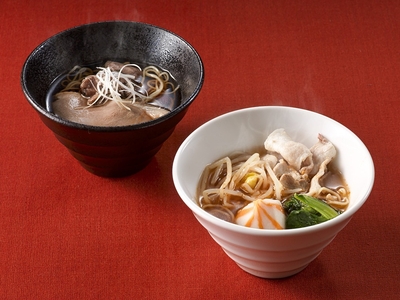 (上)鴨出汁醤油ラーメン　(下)麻辣湯麺