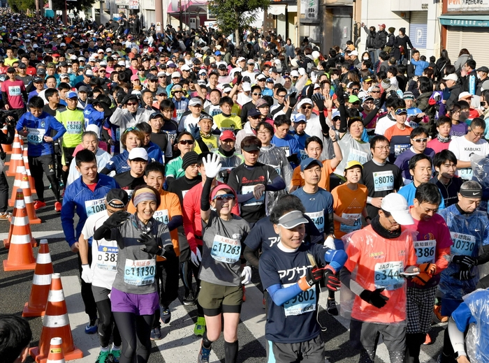 (写真提供:高知龍馬マラソン実行委員会)
